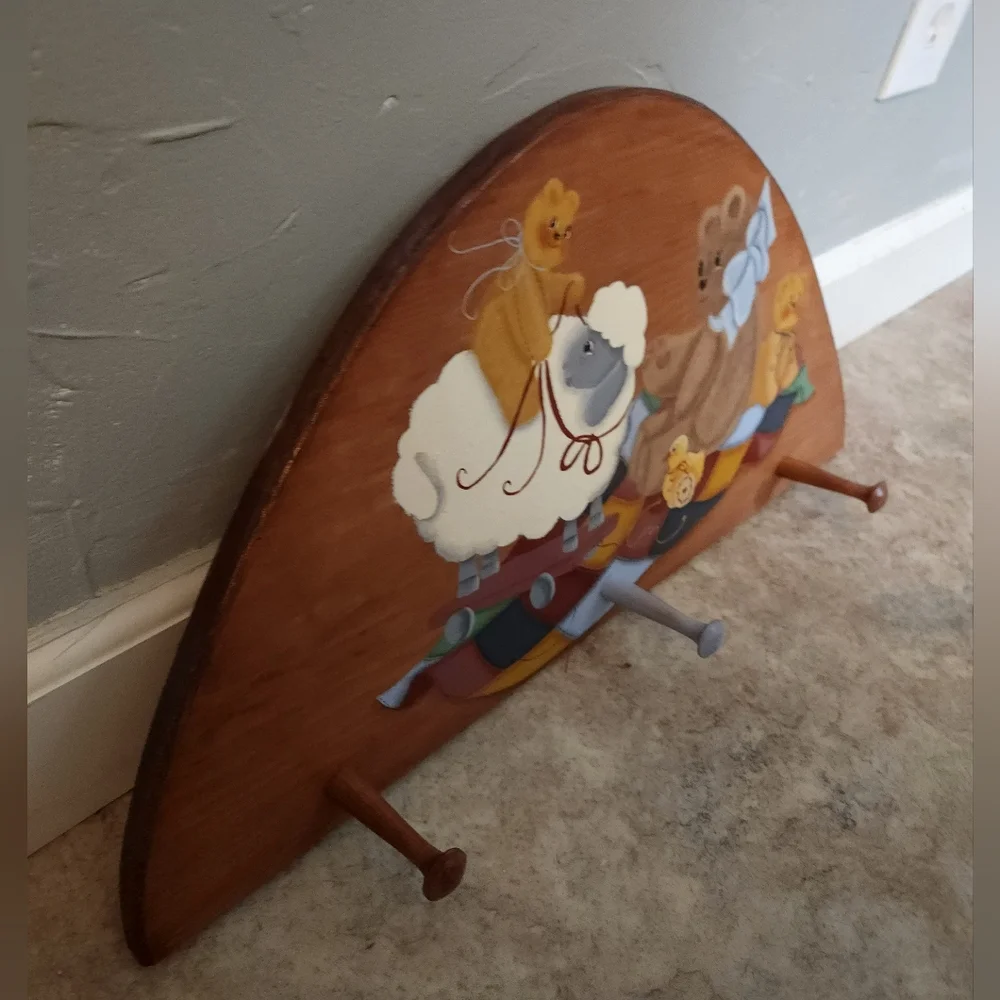 🐻🐤🐑Vintage Wooden Plaque With Hooks